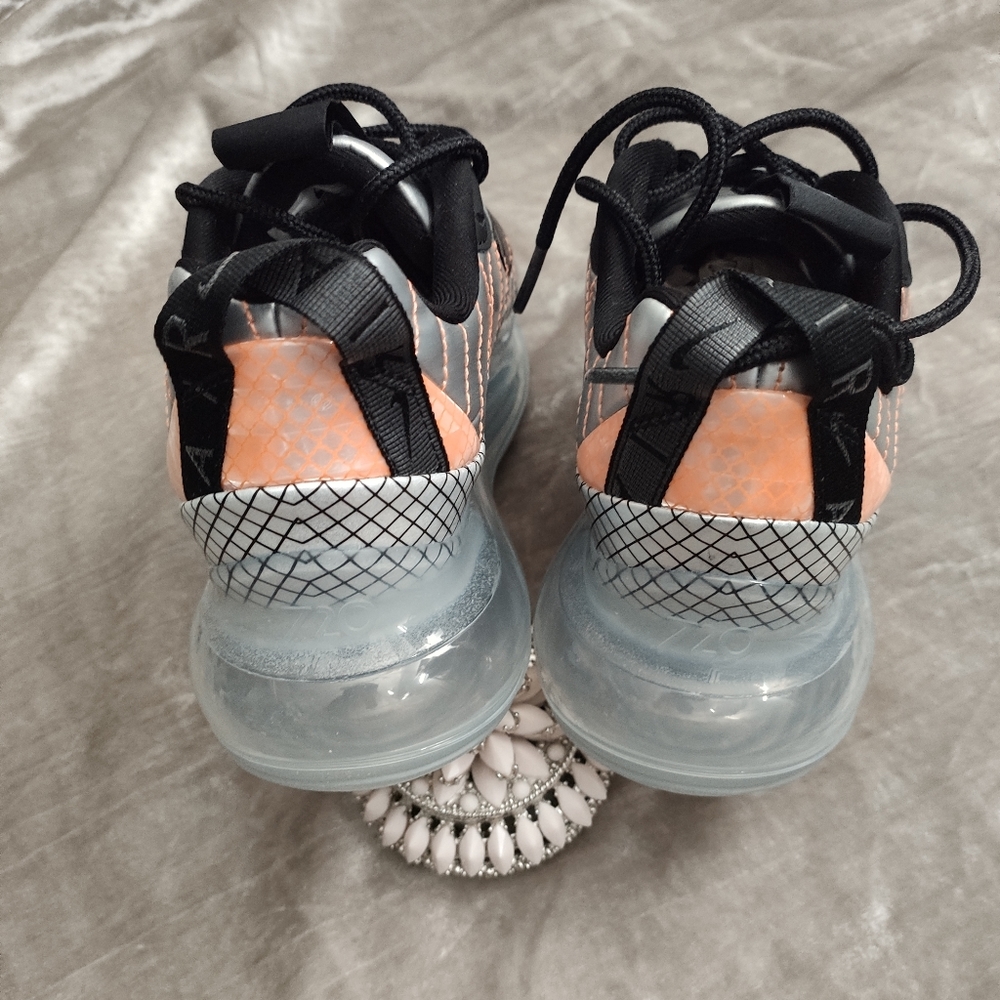 Nike Sneaker - Picture 6 of 7